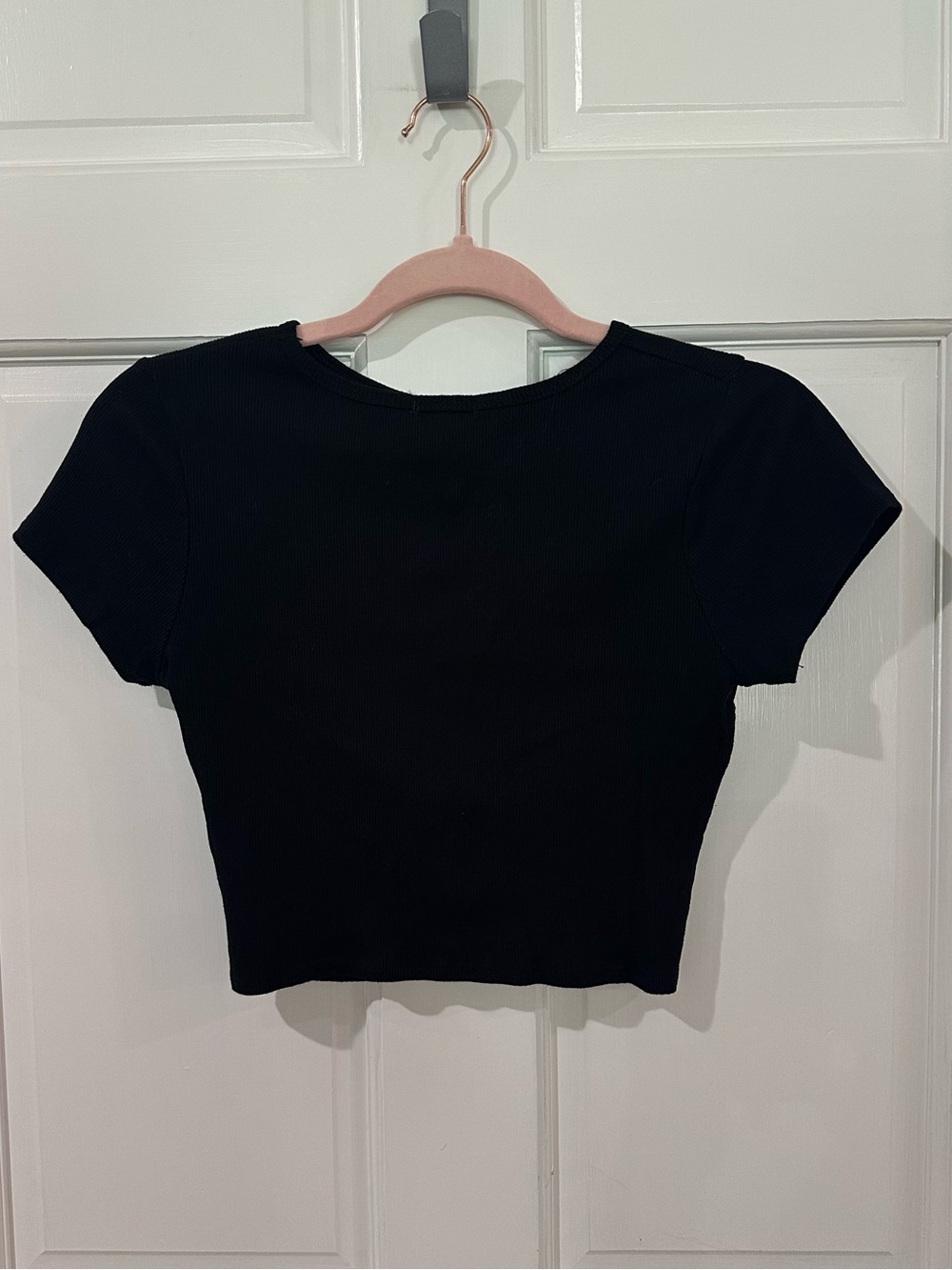 Bozzolo. Black Twist-Front Crop Top
